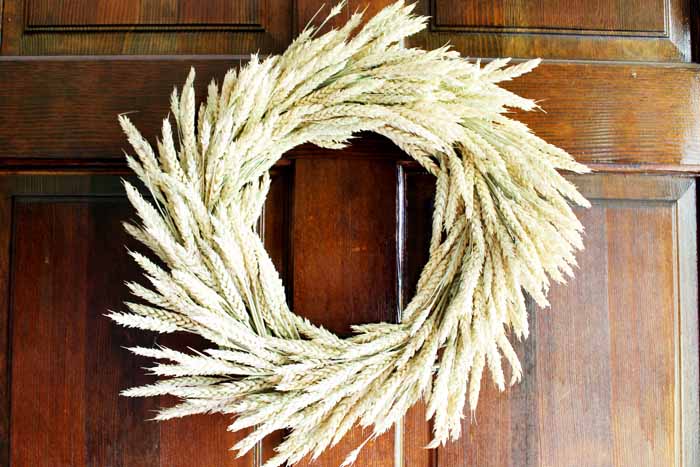 How to make your own Fall wheat wreath for your front door.