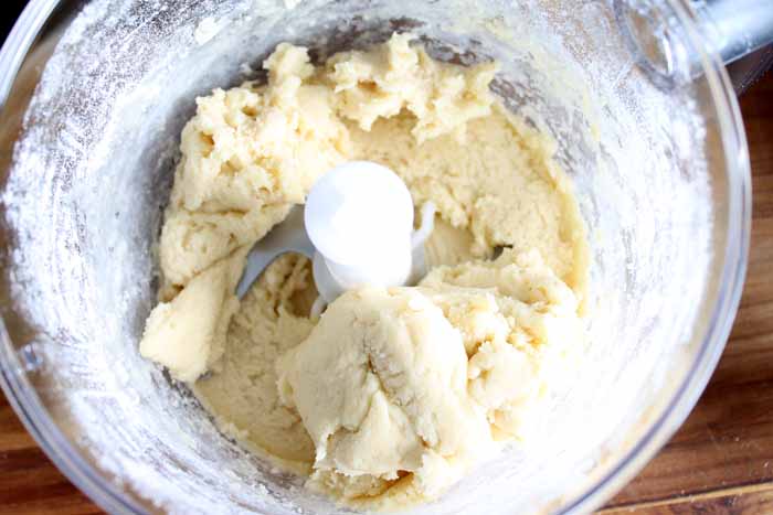 Close up of how to make Snickerdoodle and Buttercream cookies