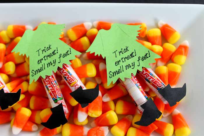 halloween treat idea displayed on candy corn