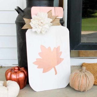 Make this mason jar sign! A perfect addition to your porch for fall!