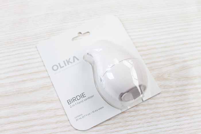 olika birdie on a white wood background