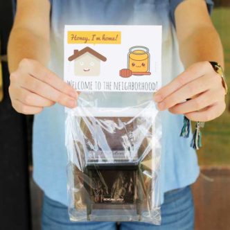 Give these personalized housewarming gifts! An address stamp is the perfect gift for anyone that has a new home or is new to the neighborhood!