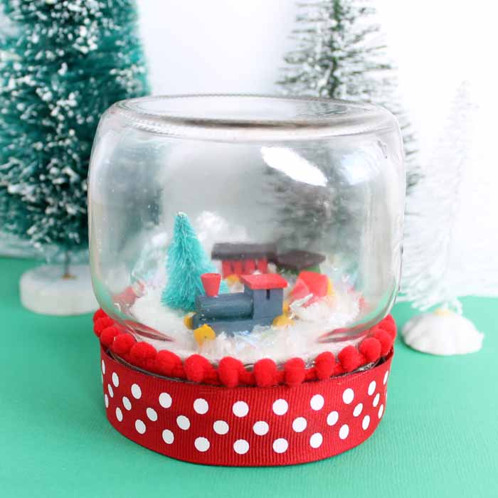 Add a train to a mason jar to make this Christmas snow globe!