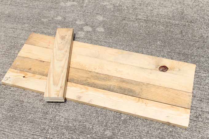 boards to make a scarecrow snowman sign