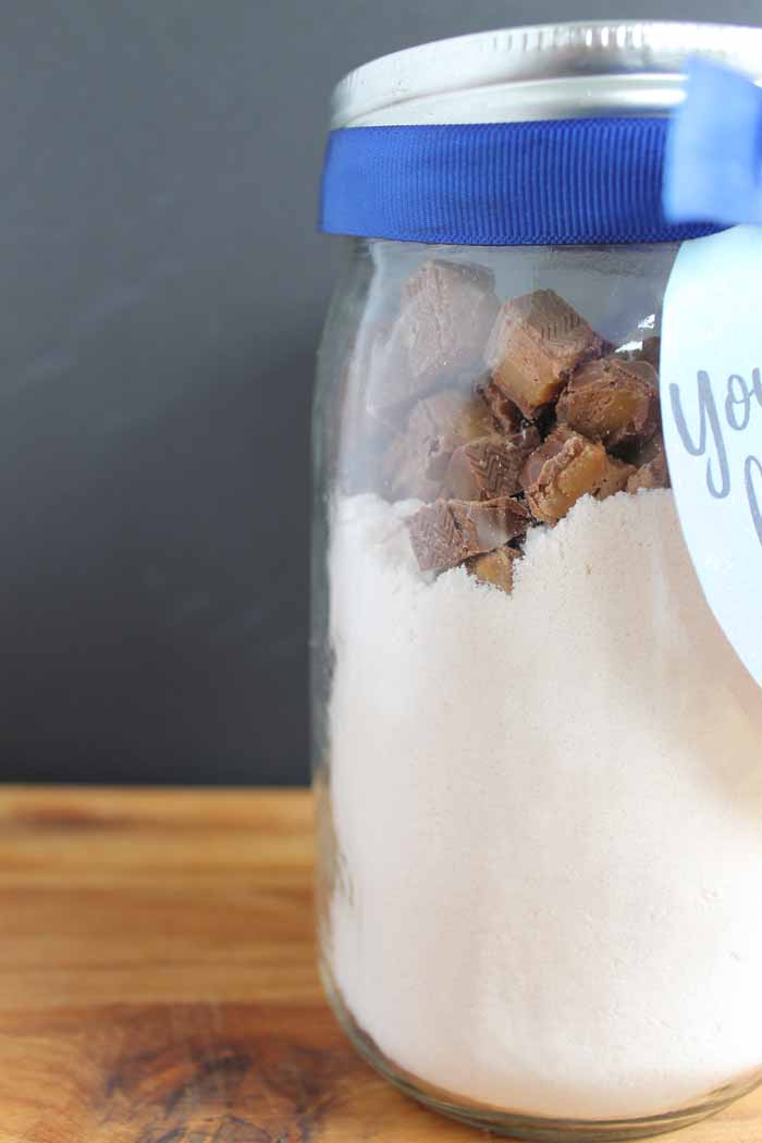 Cookie mix in a jar with milky ways