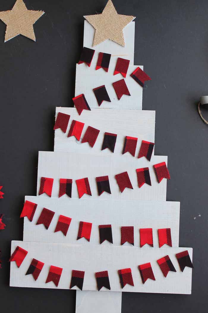 pallet Christmas tree decoration