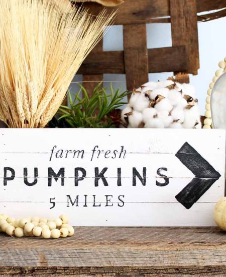 Make this pumpkin patch sign for your farmhouse fall decor! So easy to make with a free printable template!