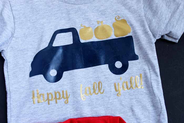 T-shirt with truck and pumpkins in blue and gold