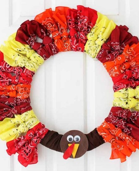 Looking for ideas for Thanksgiving wreaths? Try this bandanna turkey wreath for your home! Quick and easy to make!