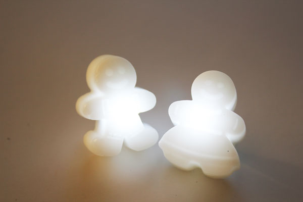 light up gingerbread men from 30 Minute Crafts