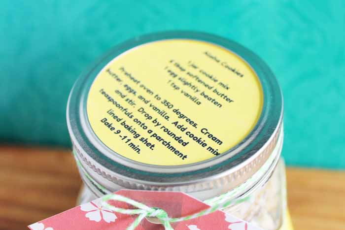 jar topper for a cookie gift in a jar