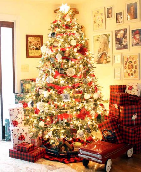 A living room with a christmas tree