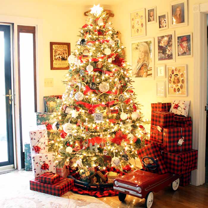 A living room with a christmas tree