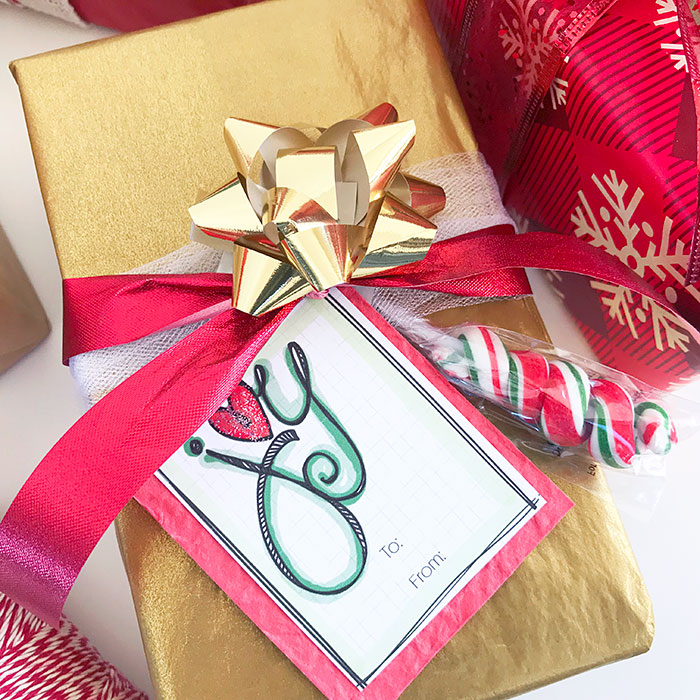 HEY LOOK: FREEBIES: BOLD GIFT WRAPPING & BOXES + TAGS