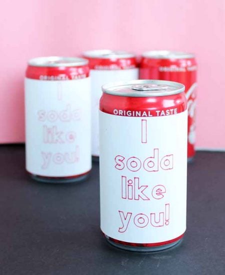 mini soda cans with paper wrapped around that reads i soda like you