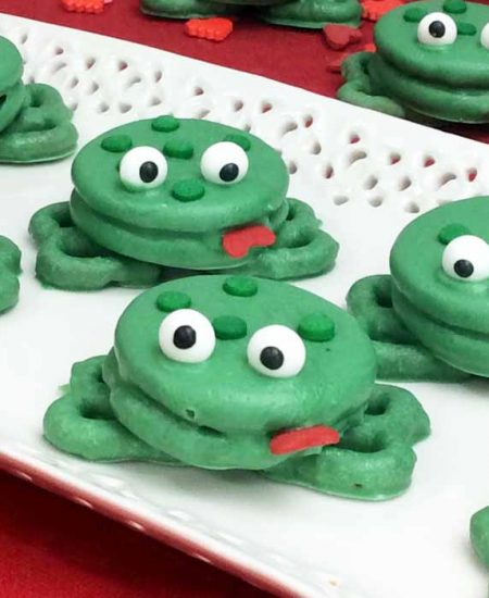 dipped oreo cookies that look like frogs