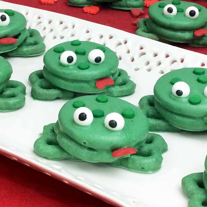 dipped oreo cookies that look like frogs