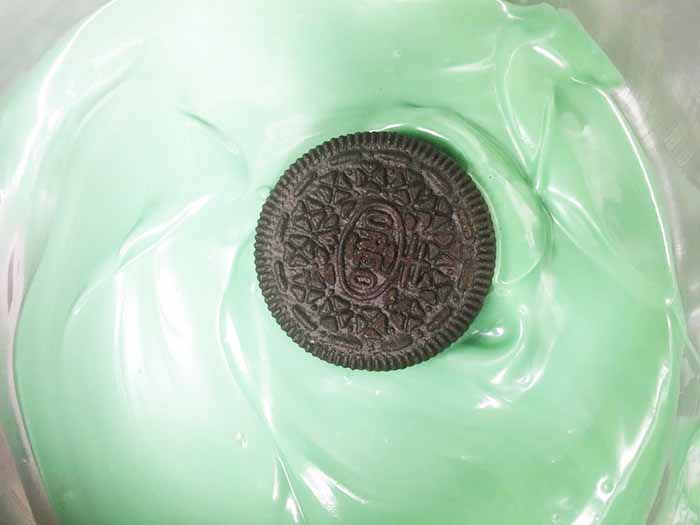 green candy melts with oreo cookies