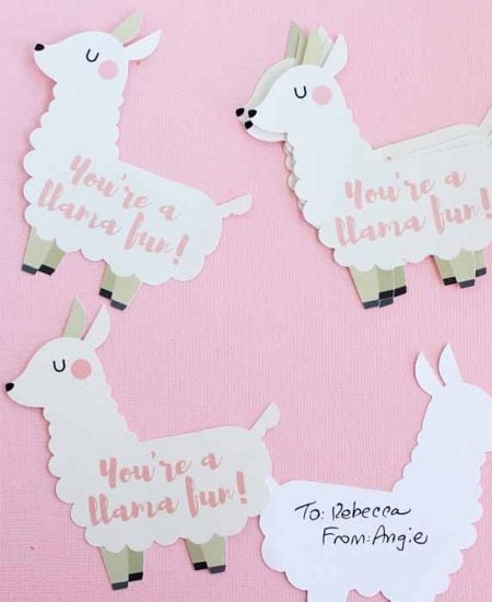 Make this funny Valentine with a llama quickly! Includes a free printable as well as instructions for cutting on your Cricut if you would like!