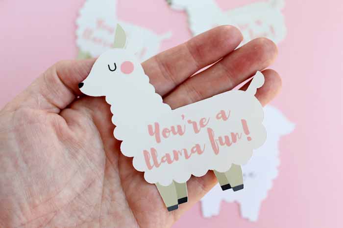 Make this funny Valentine with a llama quickly! Includes a free printable as well as instructions for cutting on your Cricut if you would like!