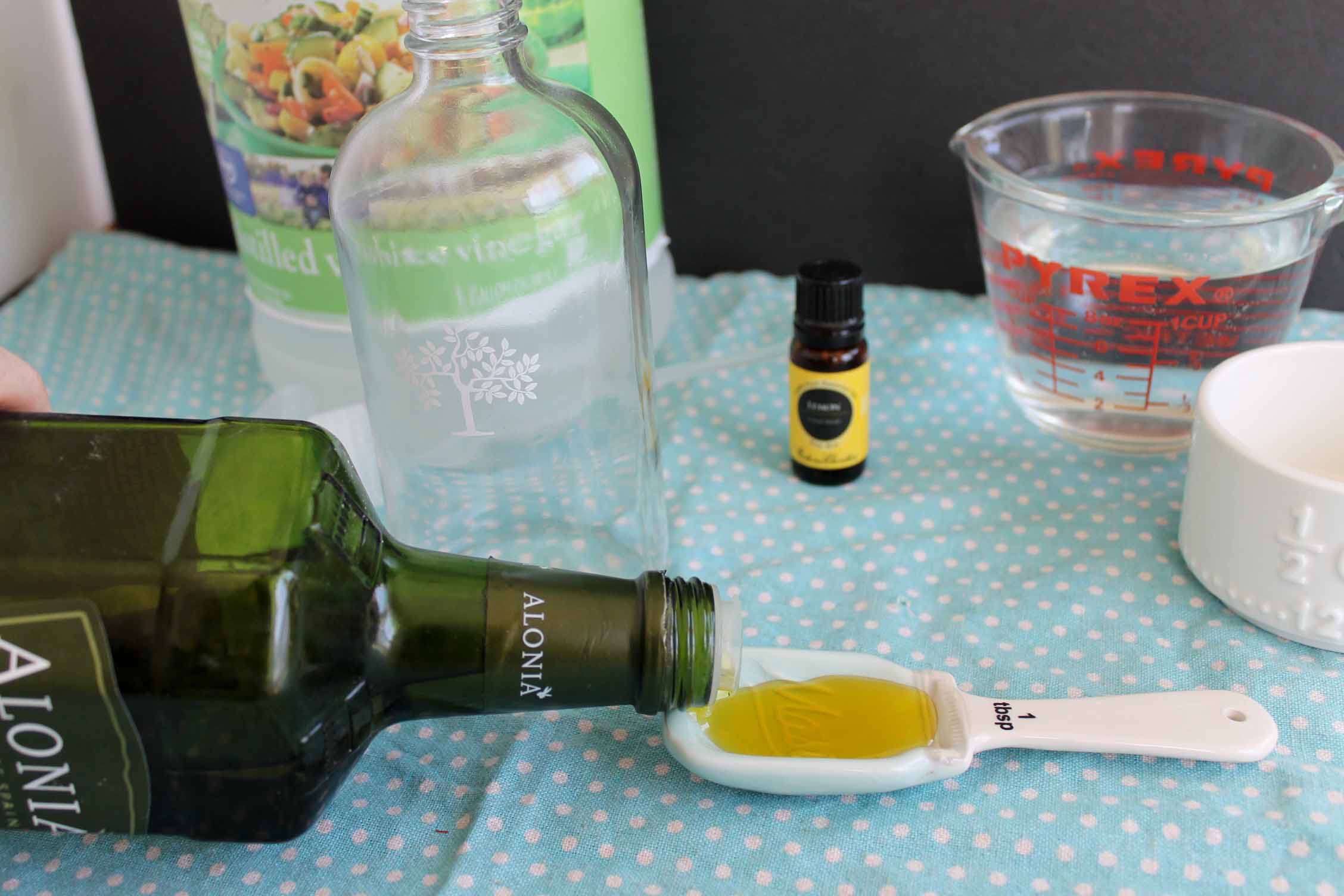 measuring a tbsp of olive oil