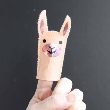 Make a smiling llama finger puppet for your little one! A quick and easy project with your Cricut machine!