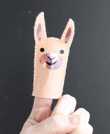 Make a smiling llama finger puppet for your little one! A quick and easy project with your Cricut machine!