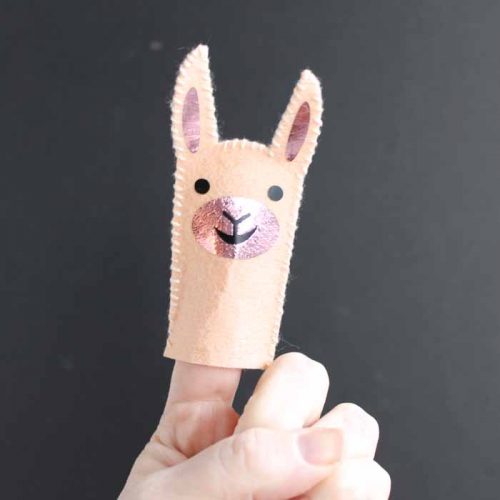Make a smiling llama finger puppet for your little one! A quick and easy project with your Cricut machine!