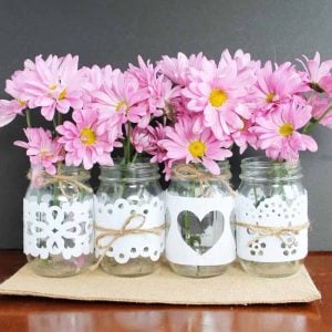 Make wedding mason jars by just cutting felt! Quick, inexpensive, and oh so pretty!