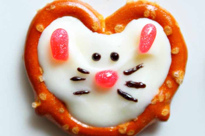 easter bunny pretzel treats