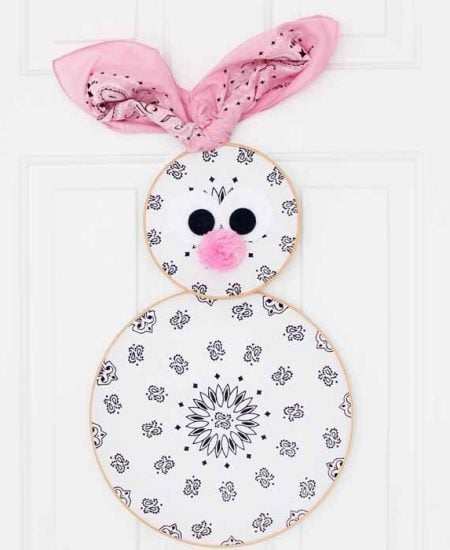 An easy DIY Easter wreath! Turn a few bandannas into an Easter bunny wreath for your front door!