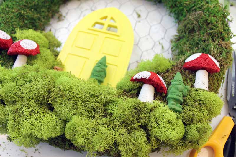 making a fairy garden wreath