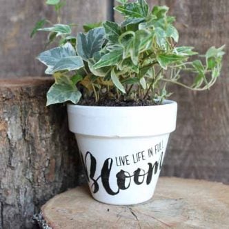 Flower pot painting made easy with Chalk Couture! It has never been easier to decorate your flower pots for spring and summer! These make great gifts for Mother's Day and more!