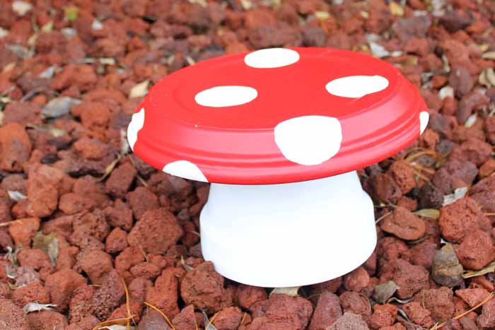 These fun garden mushrooms are made from painted clay pots. Adorable garden decor!