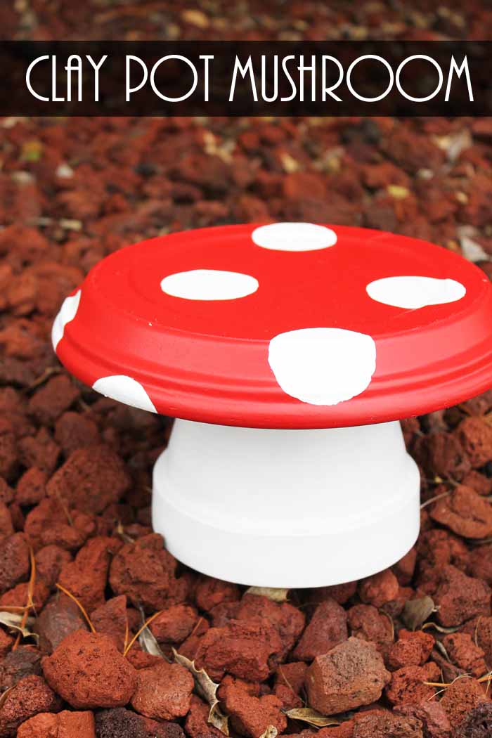 Make mushroom decor for your garden with these great clay pot mushrooms! So easy to make and oh so cute!