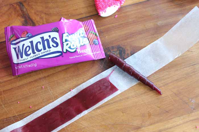 Roll up the fruit rolls to make a unicorn horn