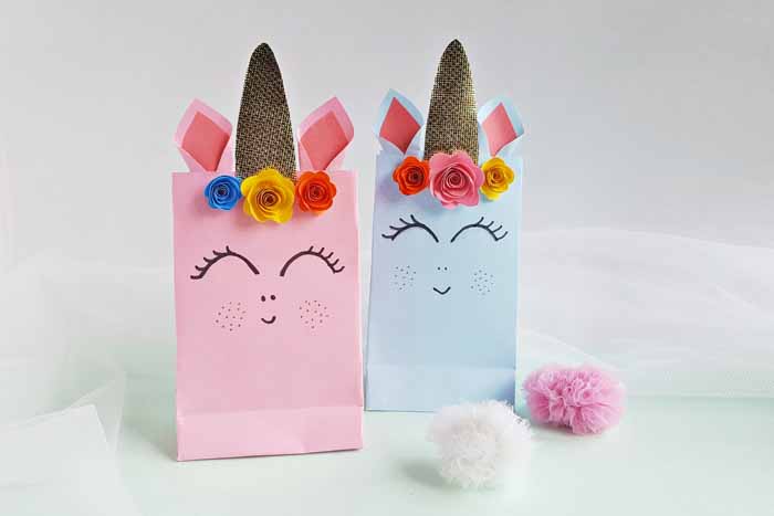 These unicorn party bags are perfect for parties! Fill with candies and toys for a magical treat