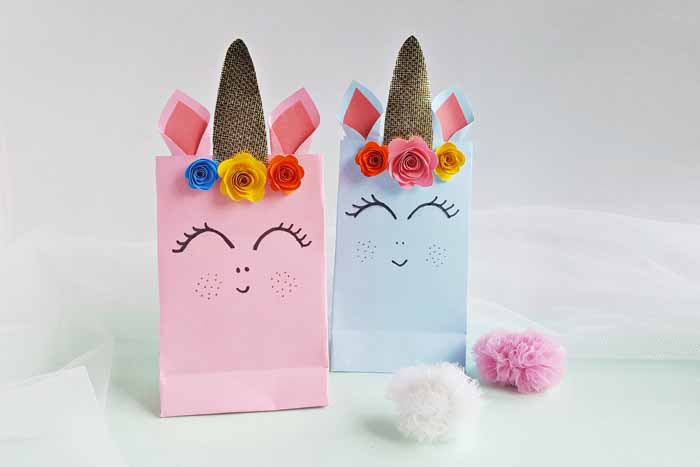 These unicorn party bags are perfect for parties! Fill with candies and toys for a magical treat