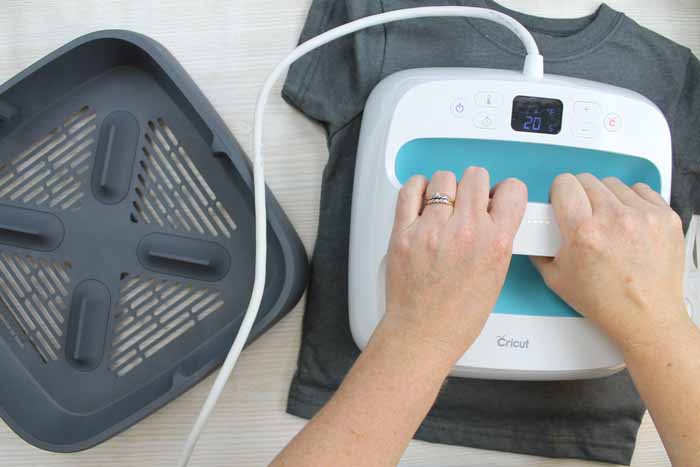 preheating shirt with cricut easypress