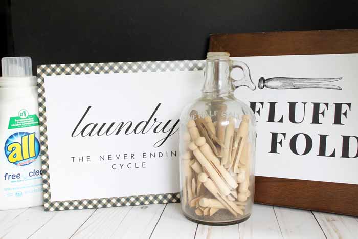 Decorate your laundry room with these free laundry room printables!