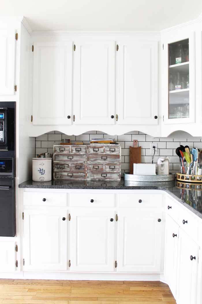 Farm kitchen organizing ideas with a rustic look