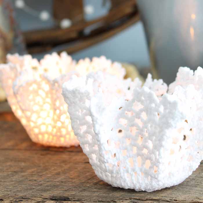 Learn how to stiffen fabric to make these easy diy doily tea candle holders!