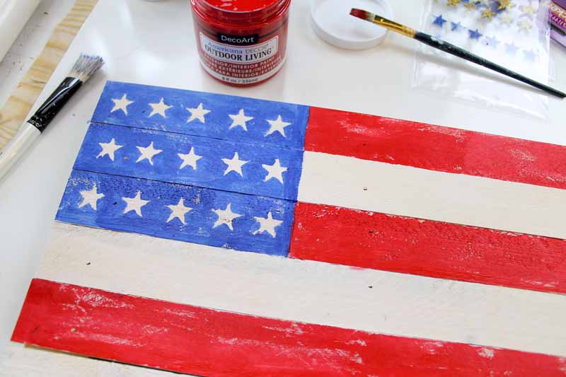 Painting on a pallet flag process image