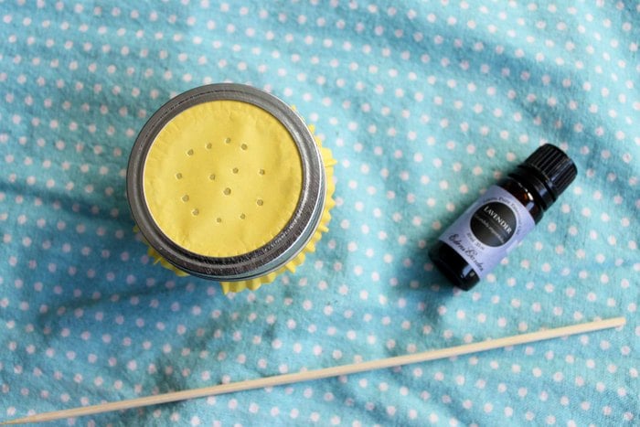 This easy to make mason jar air freshener uses essential oils to add a fresh scent to any room