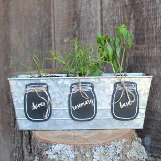 Make these garden markers in a mason jar shape for your herb garden this summer!