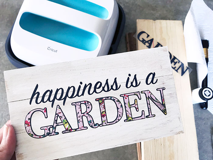 Make an Easy Mini Garden Sign Using EasyPress on Wood