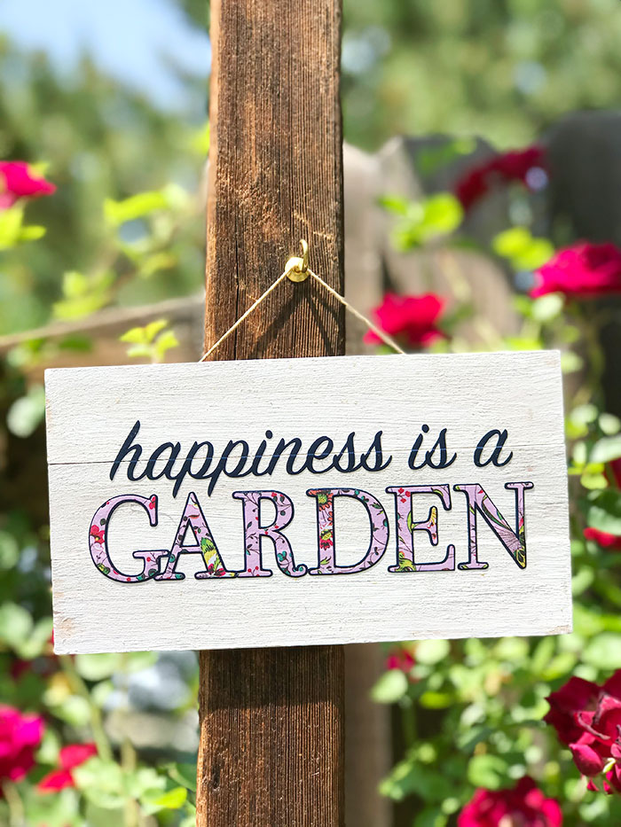 Learn how to make an easy garden sign using your Cricut and Iron on vinyl! A quick and easy project for summer!