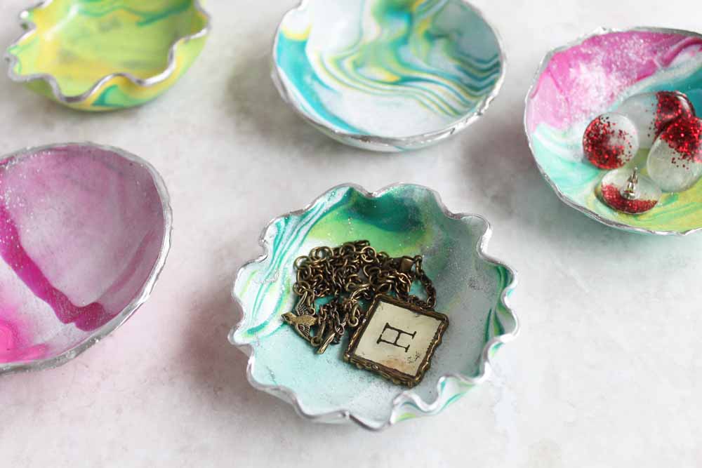 You can make all sorts of pretty marbled clay trinket dishes with this easy tutorial