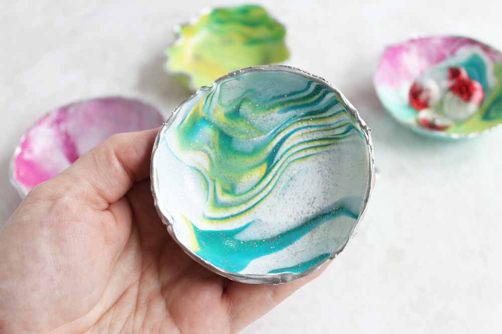 These marbled clay trinket dishes are perfect for holding earrings or rings.