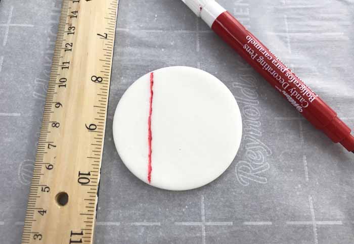 using edible markers to draw lines on white fondant